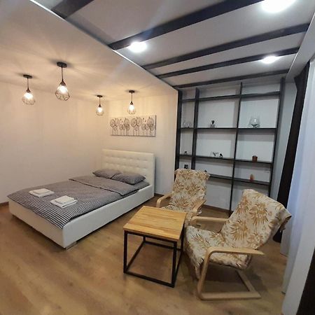 White Rooms On City Center Lviv Ngoại thất bức ảnh