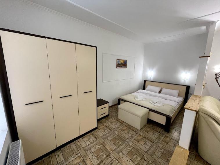 White Rooms On City Center Lviv Ngoại thất bức ảnh