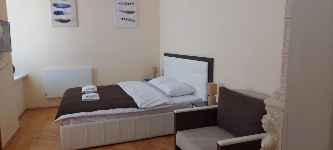White Rooms On City Center Lviv Ngoại thất bức ảnh