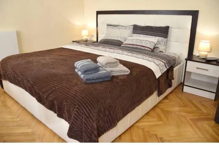 White Rooms On City Center Lviv Ngoại thất bức ảnh