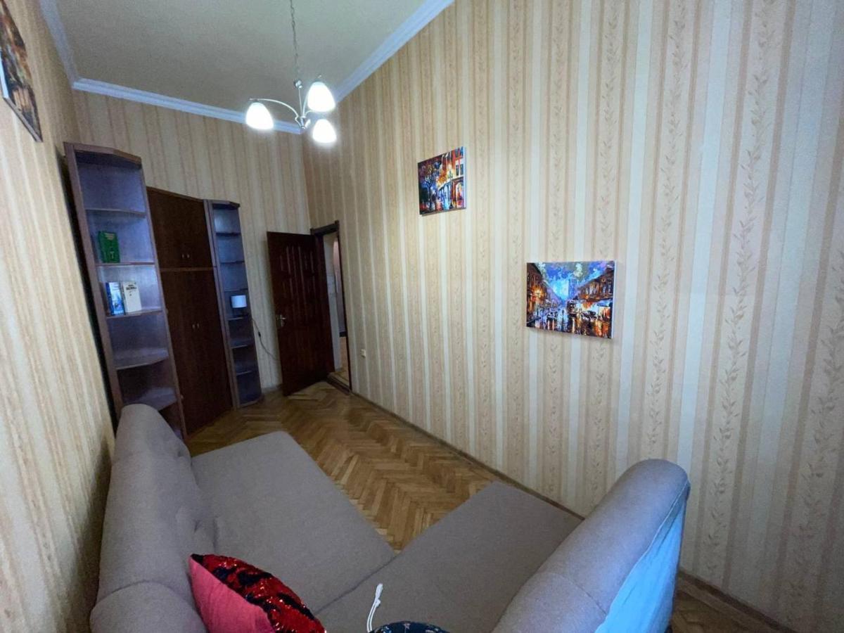 White Rooms On City Center Lviv Ngoại thất bức ảnh