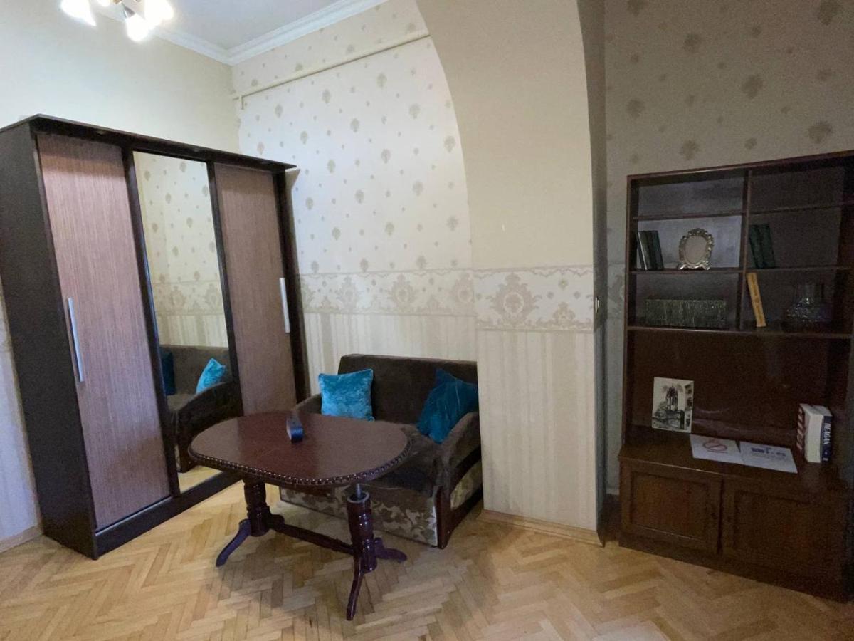 White Rooms On City Center Lviv Ngoại thất bức ảnh