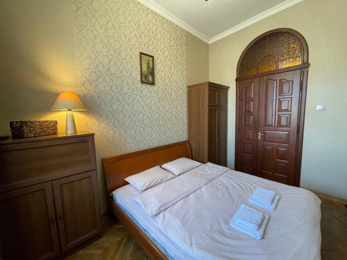 White Rooms On City Center Lviv Ngoại thất bức ảnh
