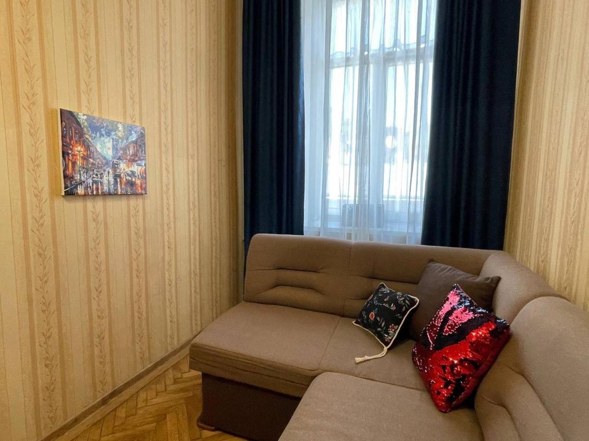 White Rooms On City Center Lviv Ngoại thất bức ảnh