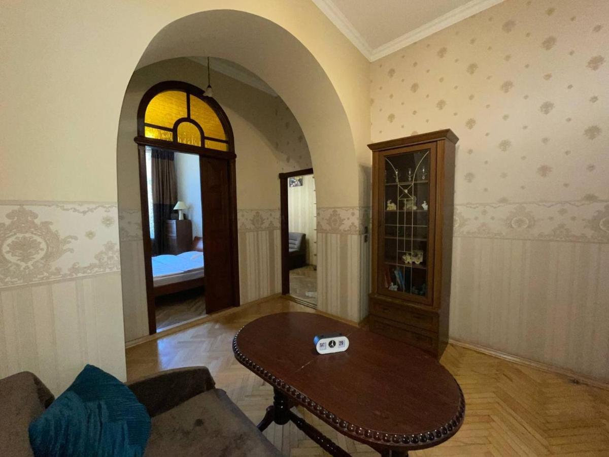 White Rooms On City Center Lviv Ngoại thất bức ảnh