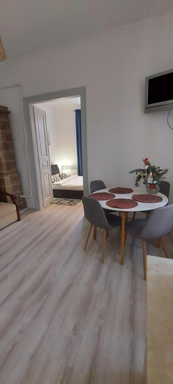 White Rooms On City Center Lviv Ngoại thất bức ảnh