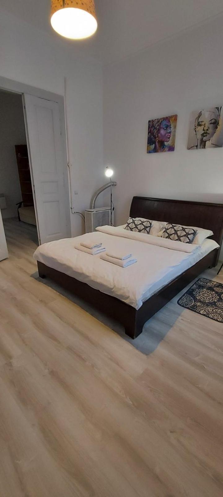 White Rooms On City Center Lviv Ngoại thất bức ảnh