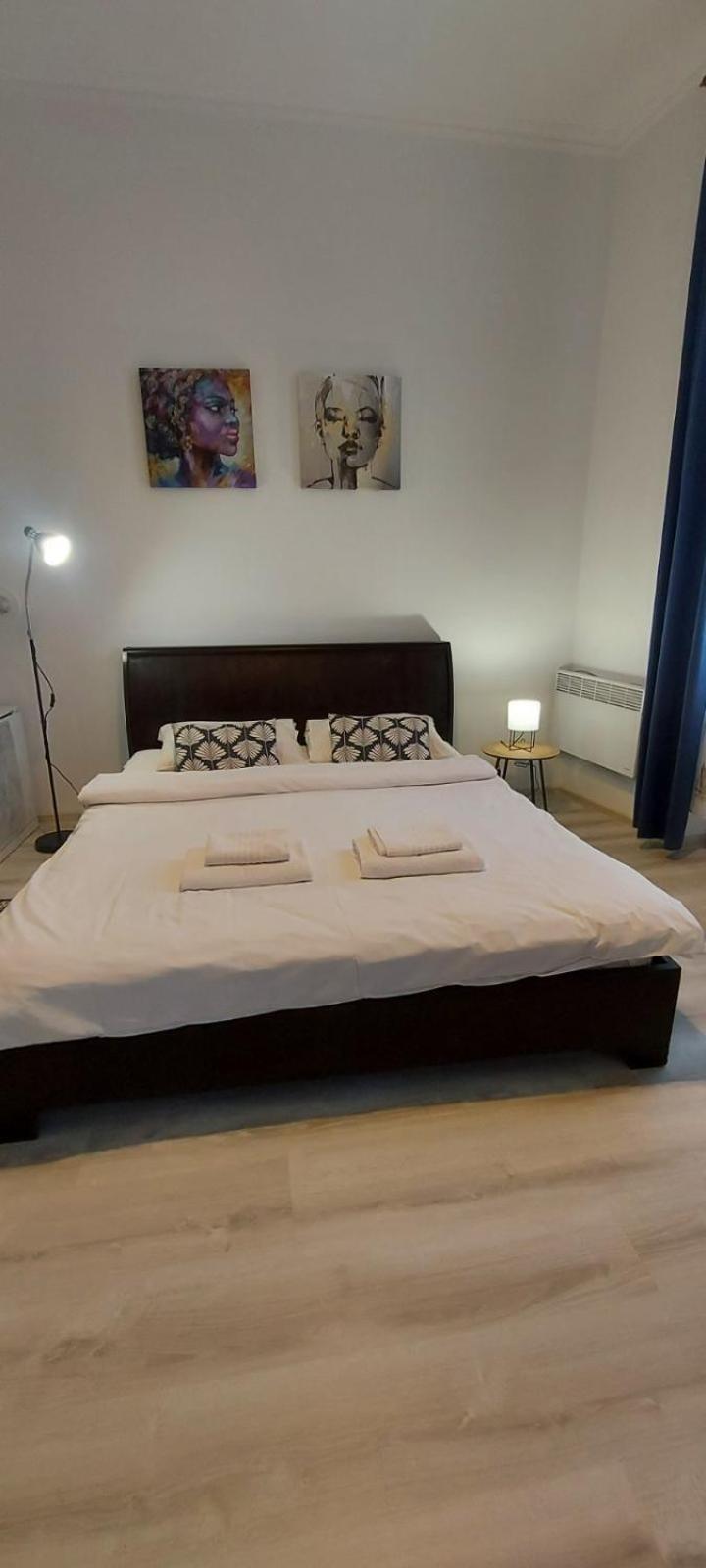 White Rooms On City Center Lviv Ngoại thất bức ảnh