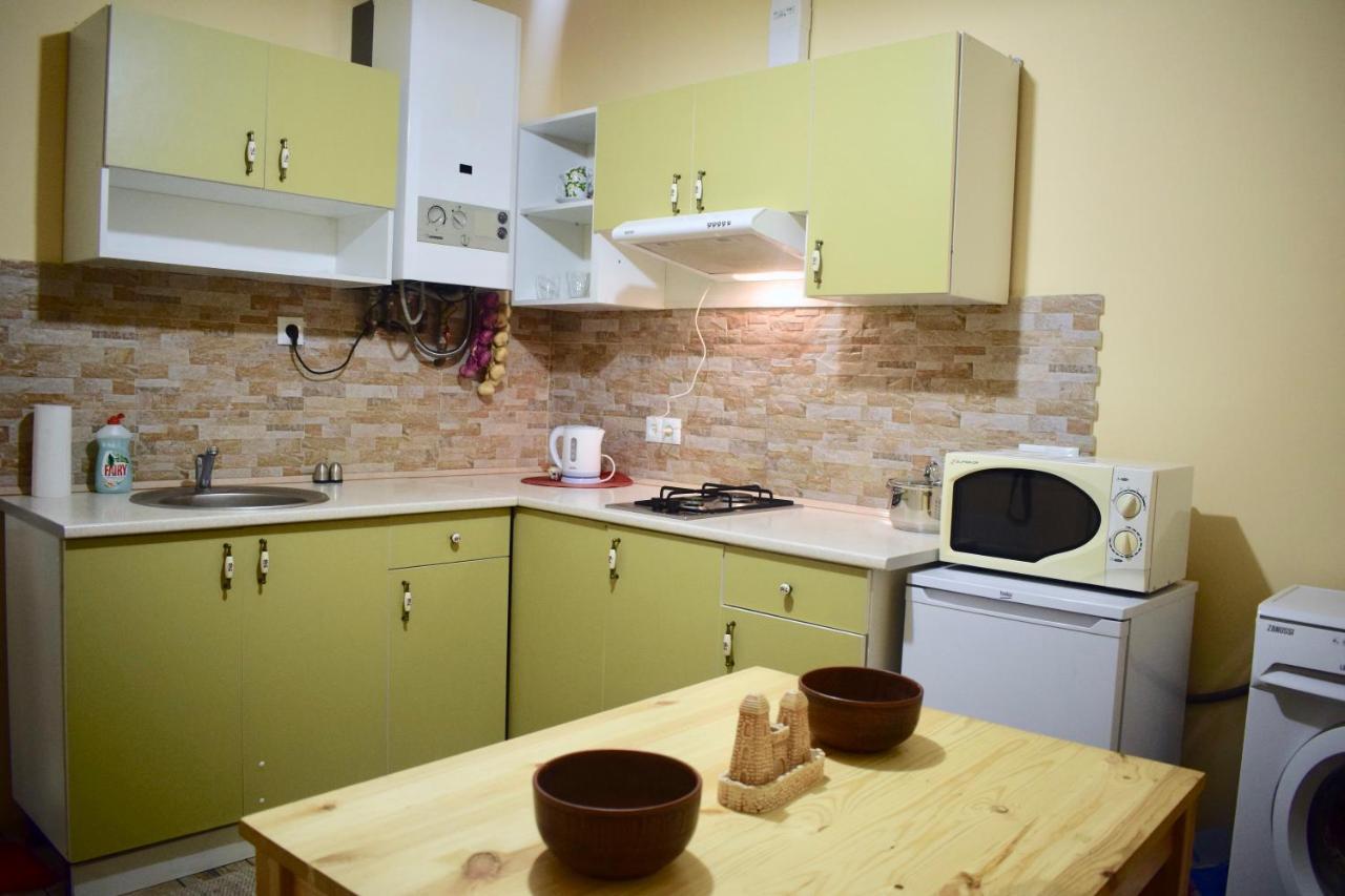White Rooms On City Center Lviv Ngoại thất bức ảnh